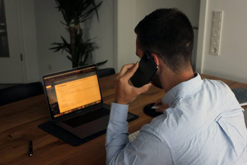 How to Answer Business Calls Professionally: 7 Proven Tips to Avoid Costly Mistakes